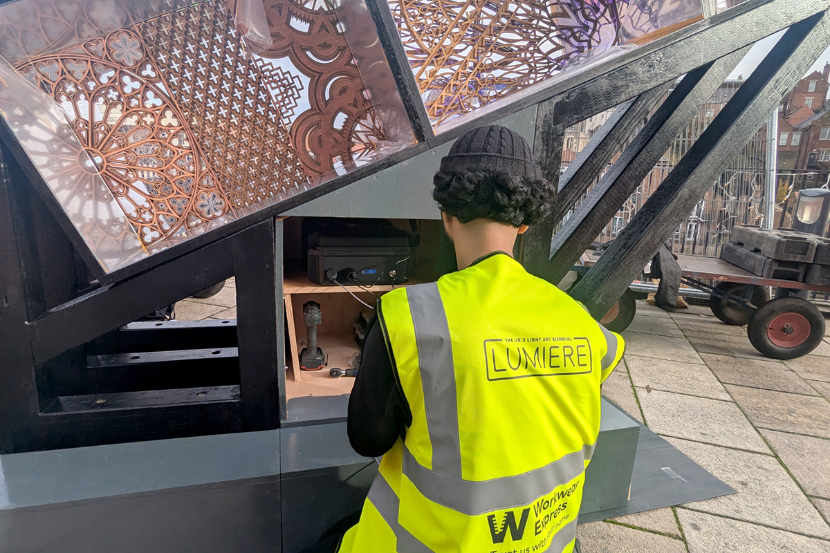 Installation of Tracer Power Kit into Vault of Echoes Display