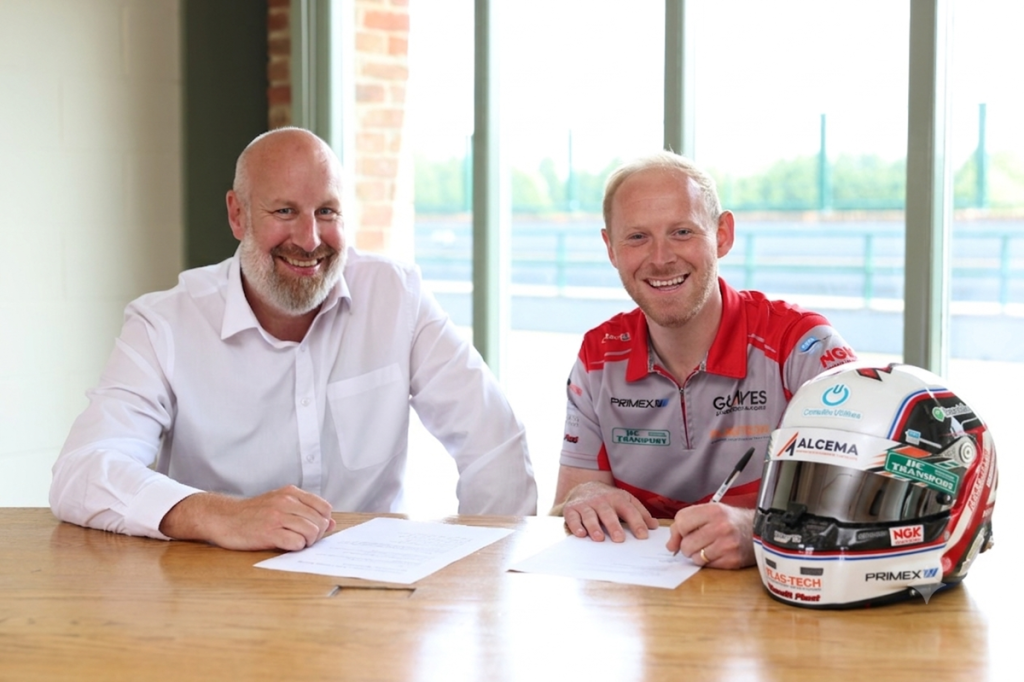 Max Coates with Mark Jones, Strategic Partnerships Manager at Consultiv Utilities
