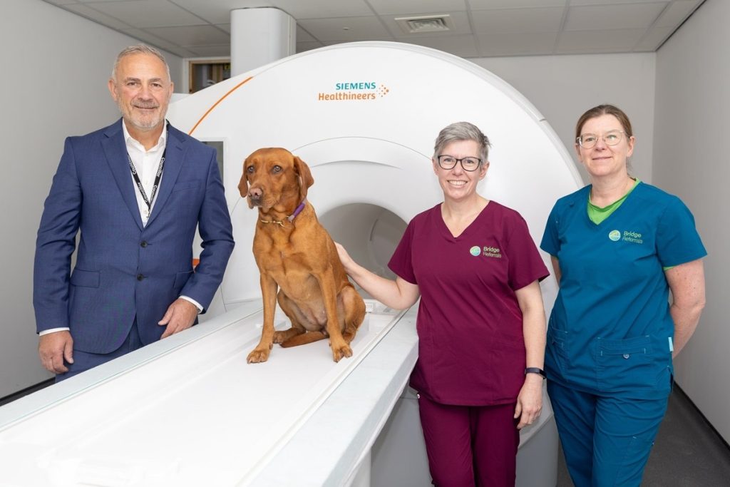 Cllr Dave Royal with Jo Johnson (Lead MRI Radiographer) and Alison Kennair (Director) with the new Siemens MRI scanner at Bridge Referrals